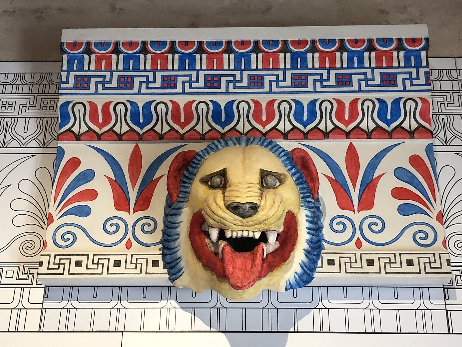 Riproduzione a colori di una protome leonina del Tempio della Vittoria di Himera
