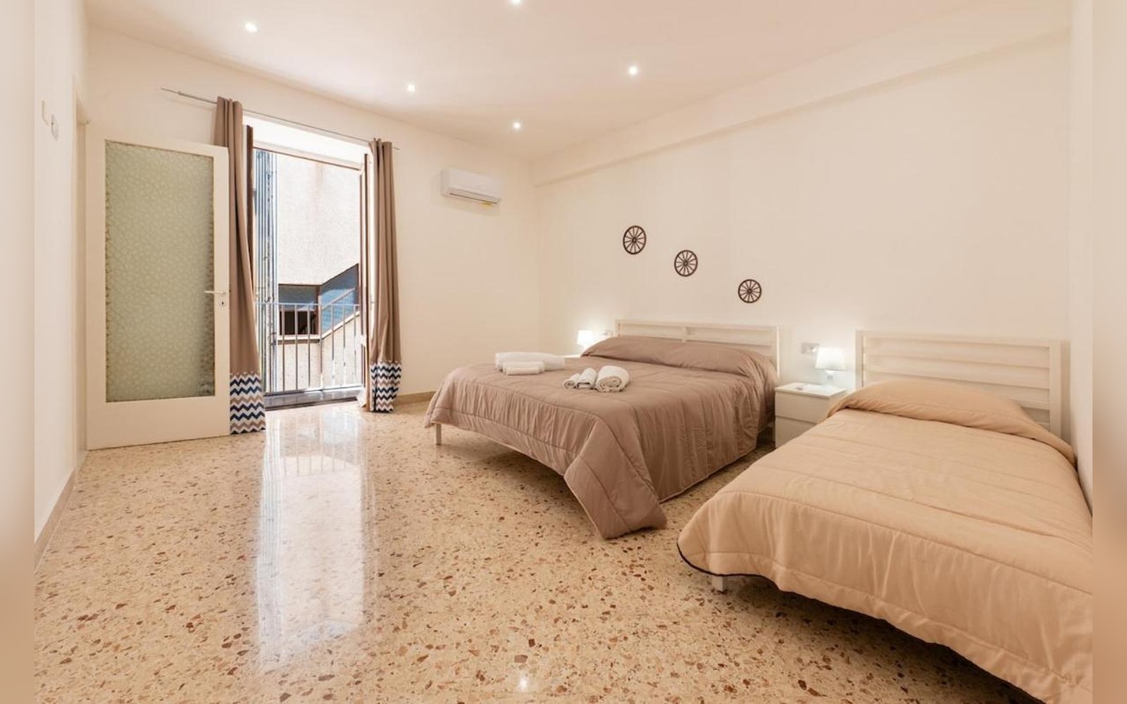 Holiday House Annunziata — Tre unità nel centro storico di Termini Imerese, 
