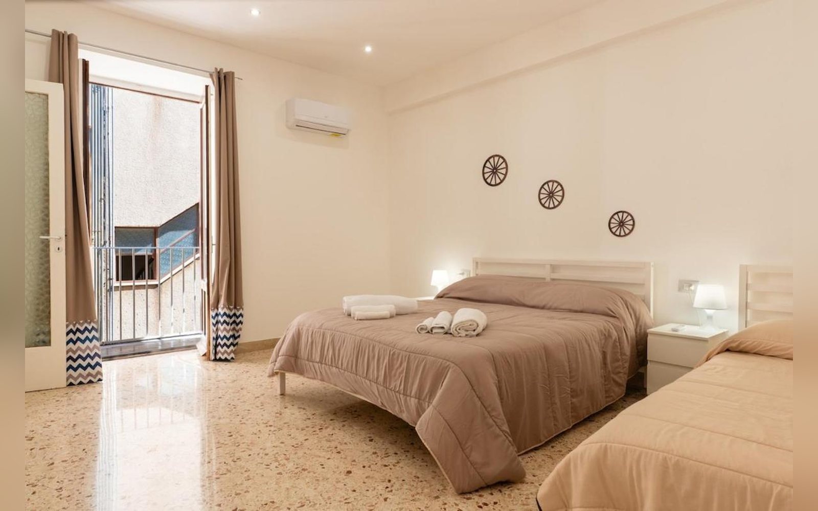 Holiday House Annunziata — Tre unità nel centro storico di Termini Imerese, 