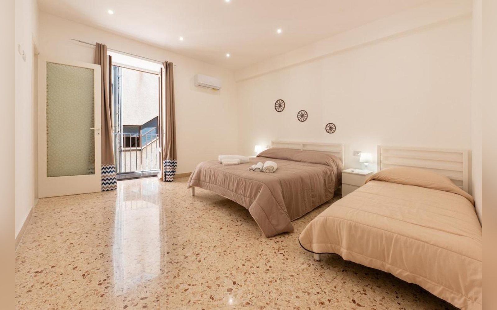 Holiday House Annunziata — Tre unità nel centro storico di Termini Imerese, 