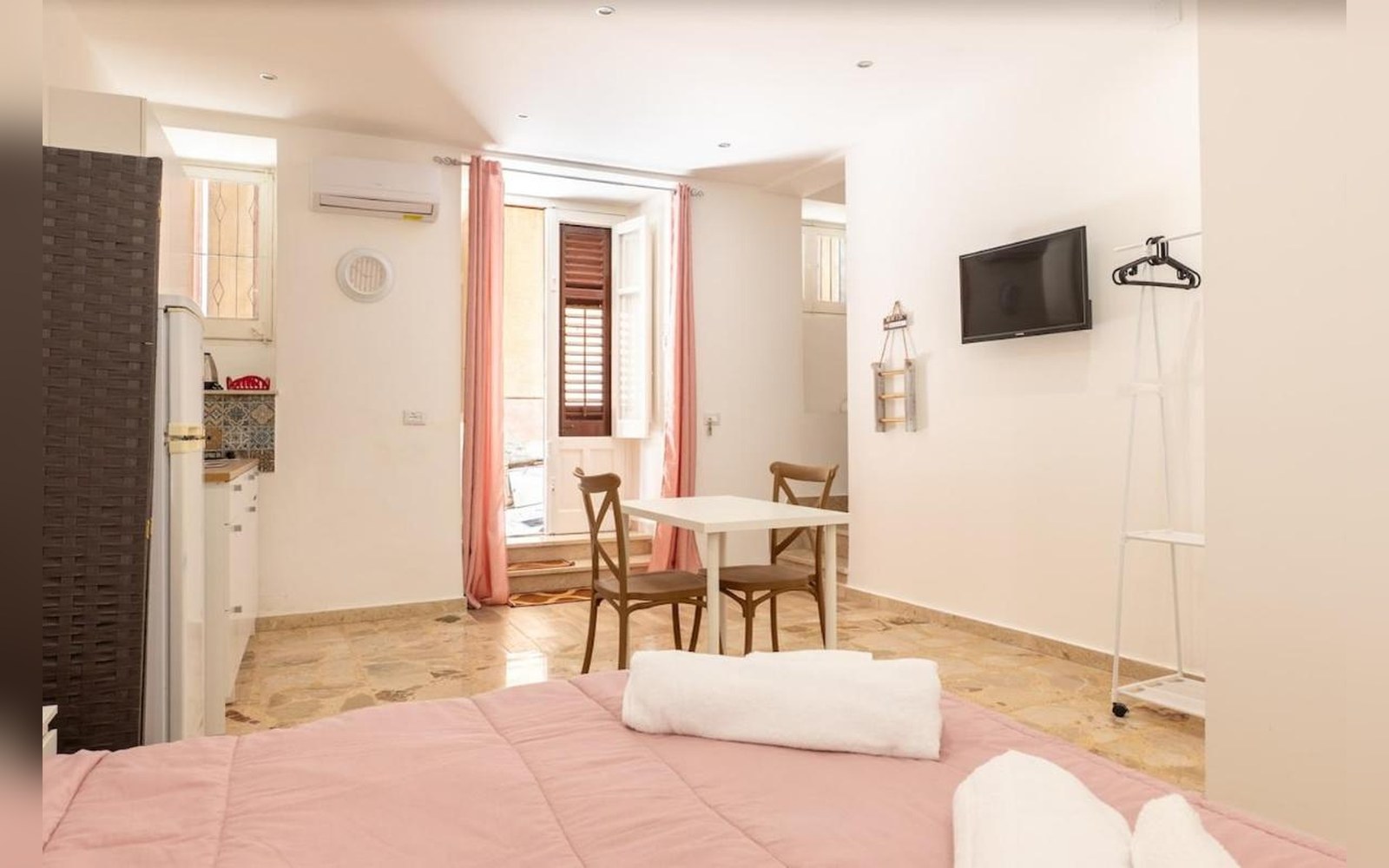 Holiday House Annunziata — Tre unità nel centro storico di Termini Imerese, 