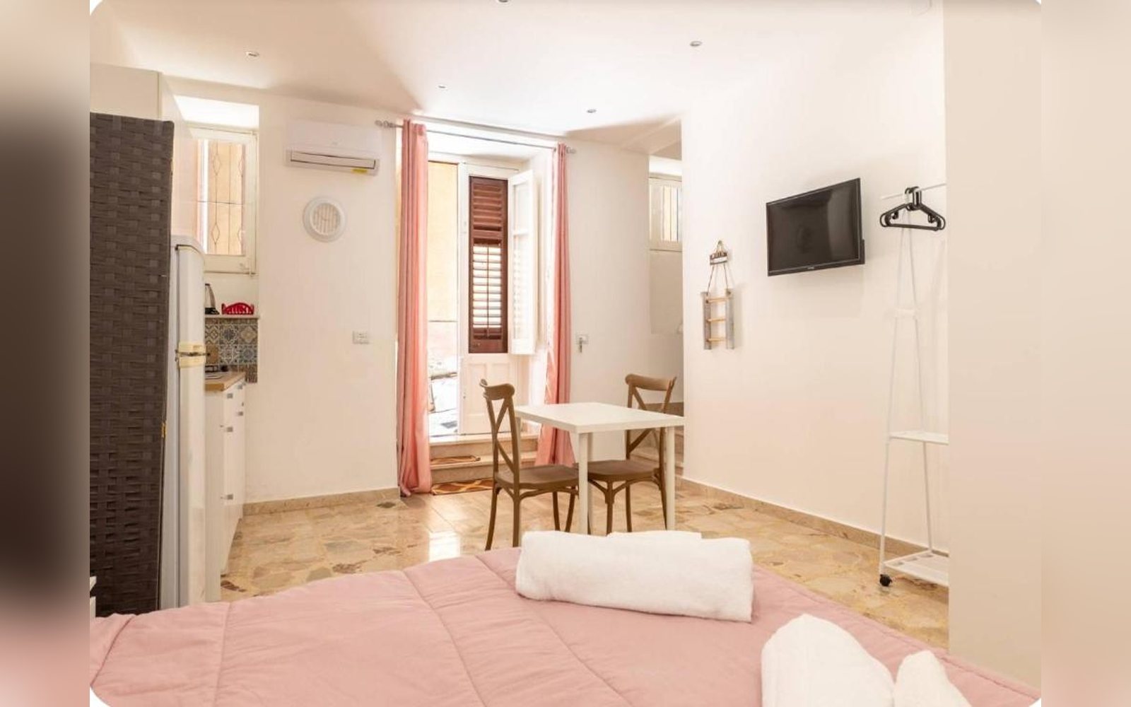 Holiday House Annunziata — Tre unità nel centro storico di Termini Imerese, 
